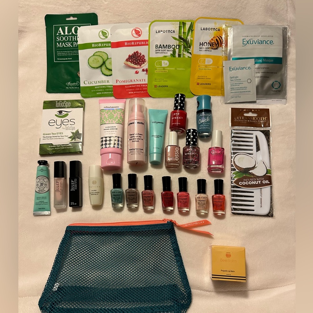 30 Pieces of Beauty Products Including 2 Bags SEE DESCRIPTIONS
